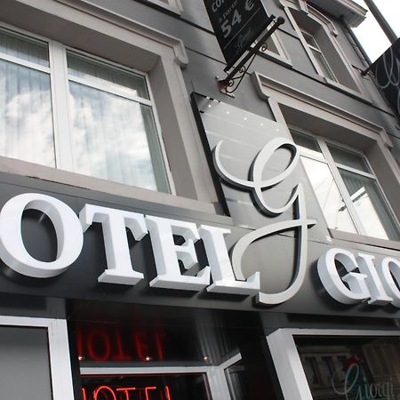 Hotel Giorgi Et Logements Insolites-Jacuzzi Prive Бастонь Екстер'єр фото