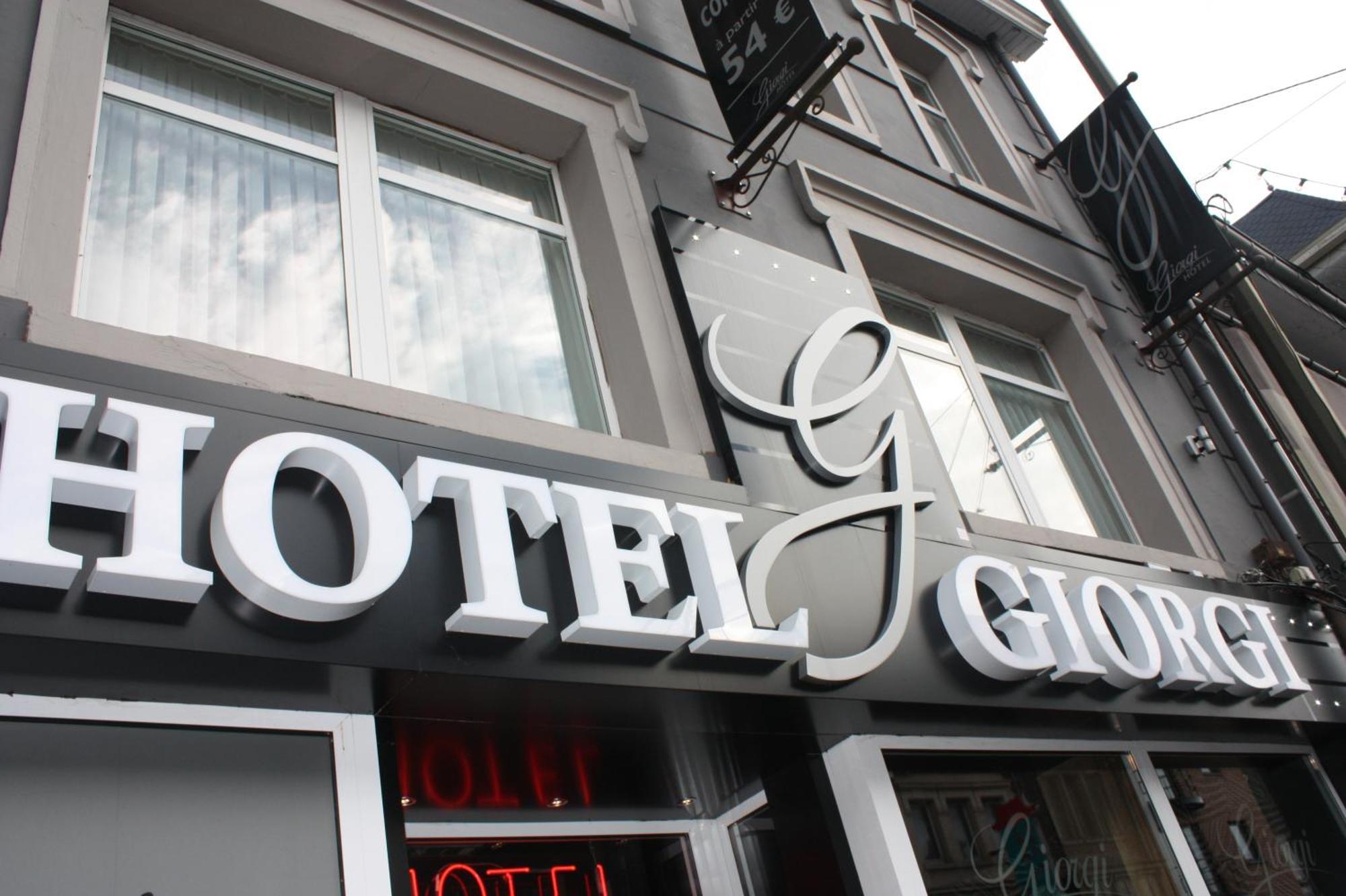 Hotel Giorgi Et Logements Insolites-Jacuzzi Prive Бастонь Екстер'єр фото