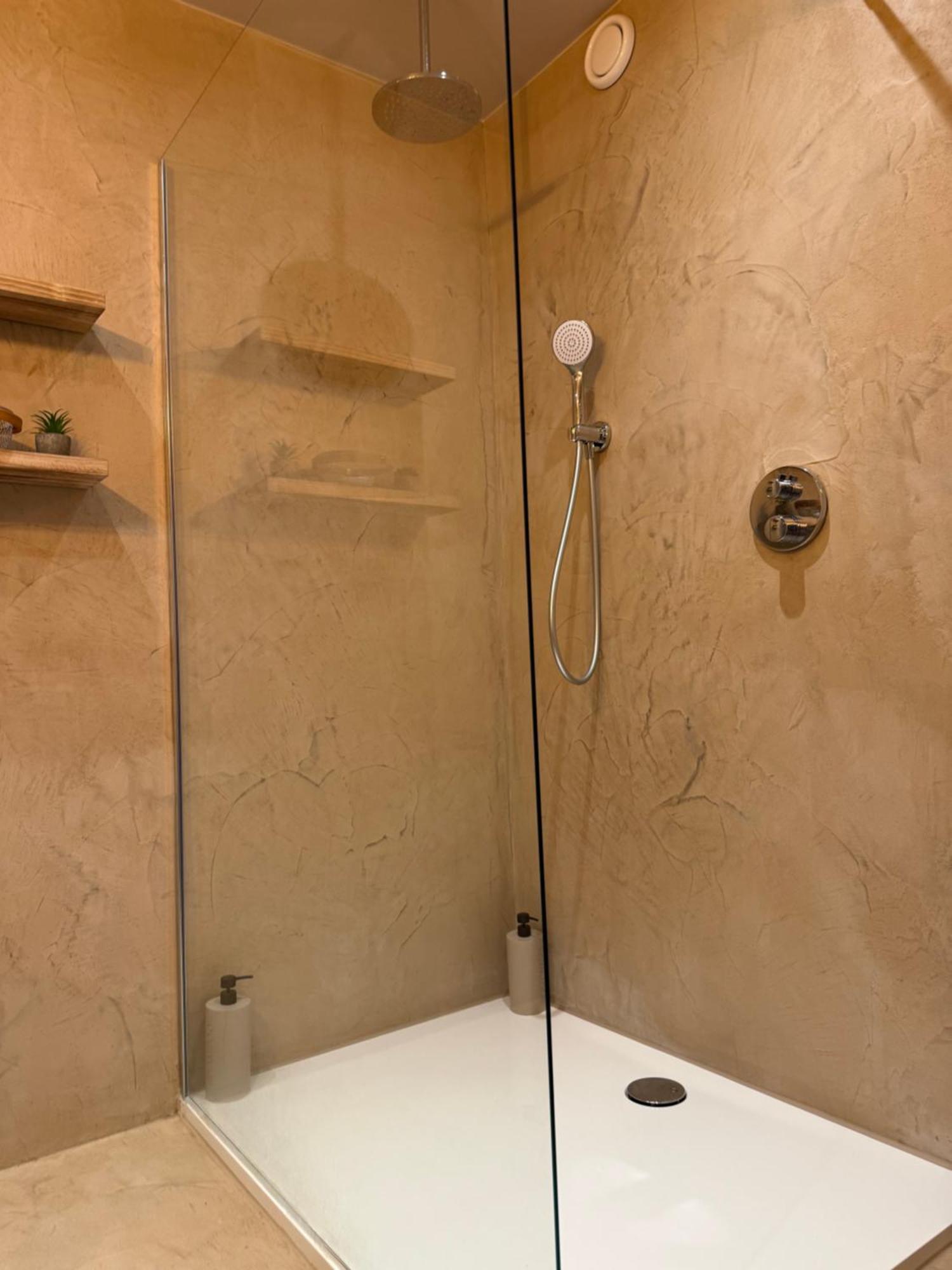 Hotel Giorgi Et Logements Insolites-Jacuzzi Prive Бастонь Екстер'єр фото