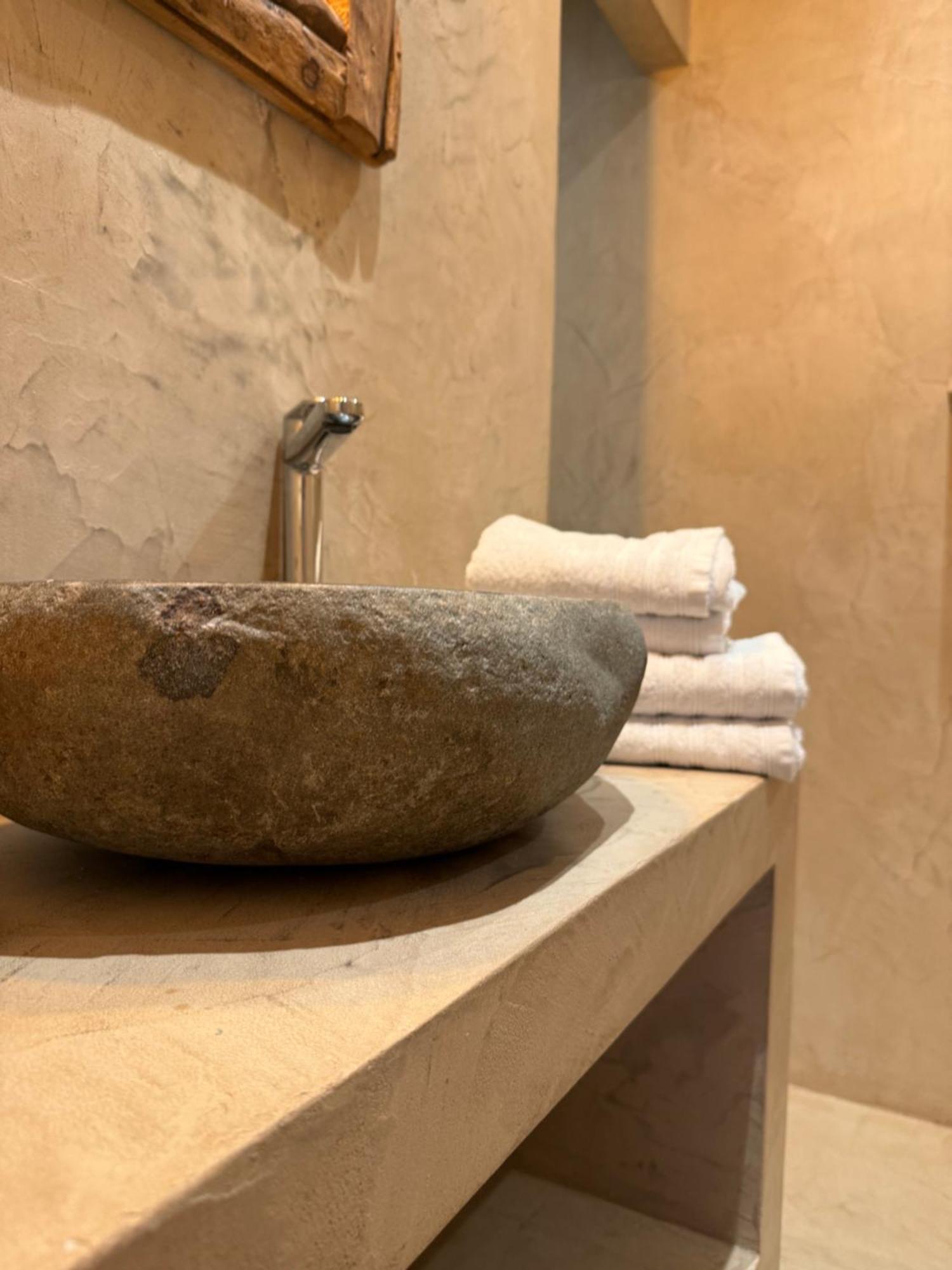 Hotel Giorgi Et Logements Insolites-Jacuzzi Prive Бастонь Екстер'єр фото