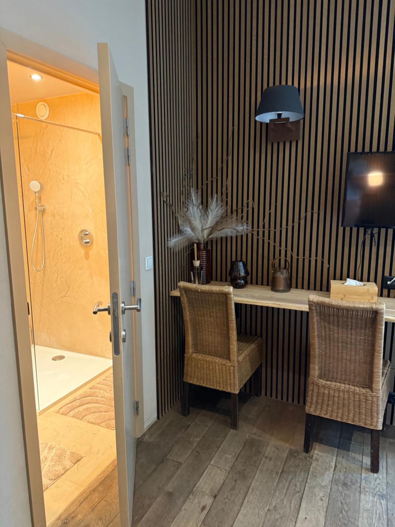 Hotel Giorgi Et Logements Insolites-Jacuzzi Prive Бастонь Екстер'єр фото