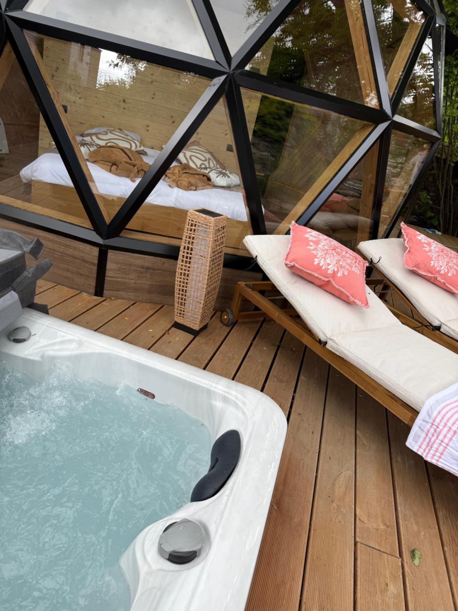 Hotel Giorgi Et Logements Insolites-Jacuzzi Prive Бастонь Екстер'єр фото