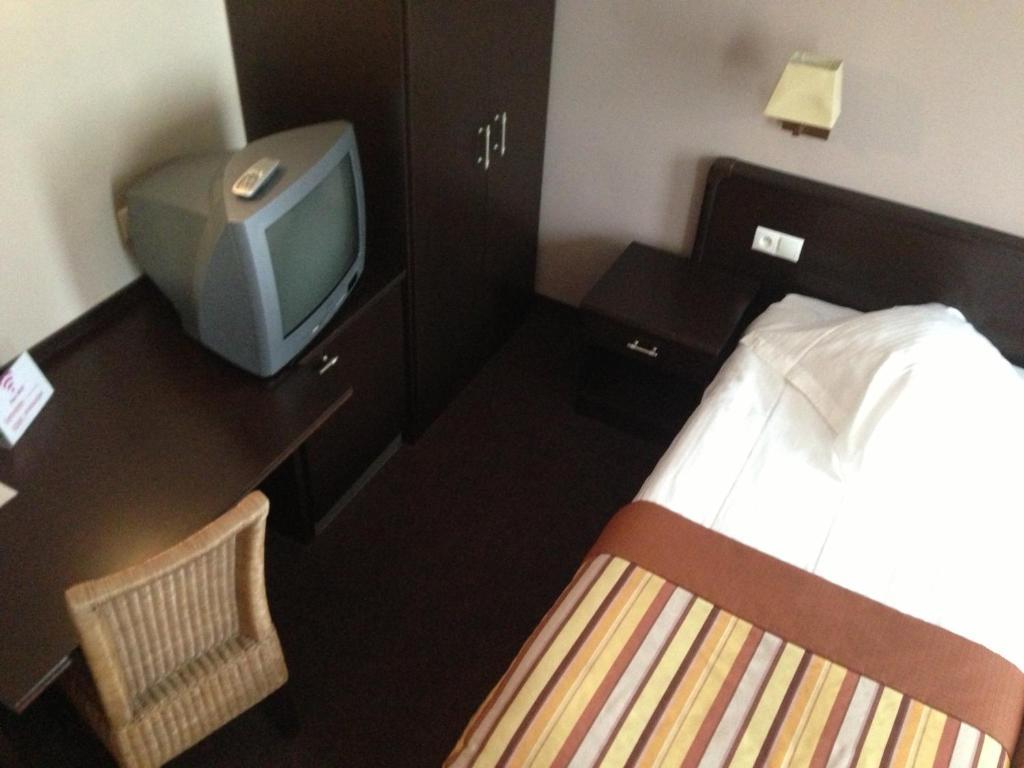 Hotel Giorgi Et Logements Insolites-Jacuzzi Prive Бастонь Номер фото